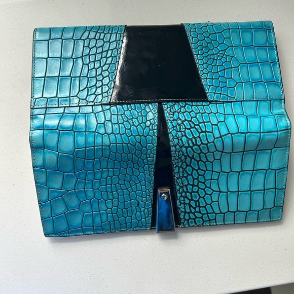 Luxurious Blue Textured Clutch with Glossy Finish - Picture 2 of 9